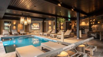 Wellness binnen- buitenbad Van der Valk Apeldoorn